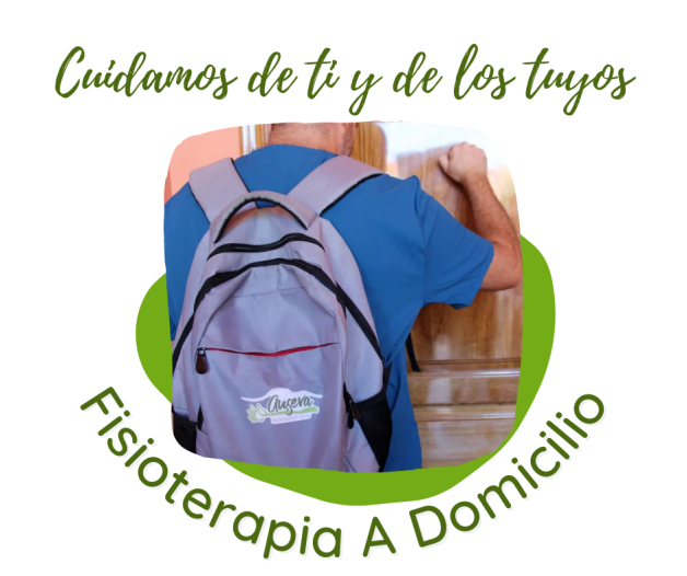 Fisioterapeuta atendiendo a un paciente mayor en su casa
